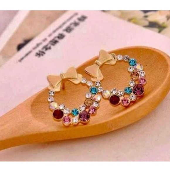 New Absolutely Beautiful Christmas Wreath Multi Colored Rhinestone Stud Earrings - Picture 4 of 5